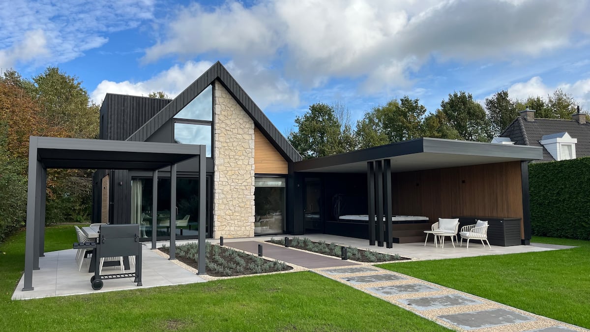 LUMA Wellness private countryside villa retreat in Zeewolde, Netherlands